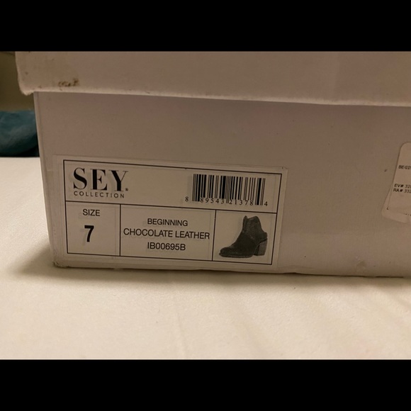 Beautiful Rustic SEY Booties - Picture 3 of 9